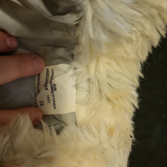 Child's faux fur coat - Picture 3 of 6